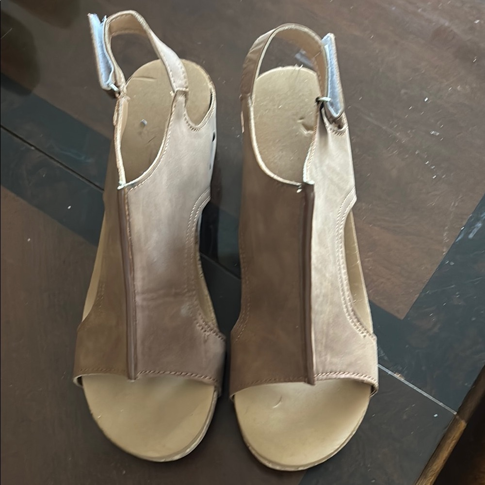 Women's Tan Sandals